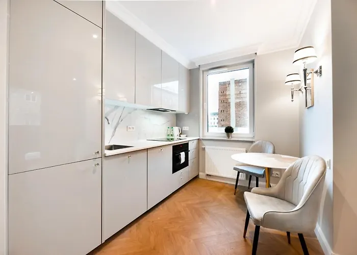 Stara Praga Superior By Bookinghost *