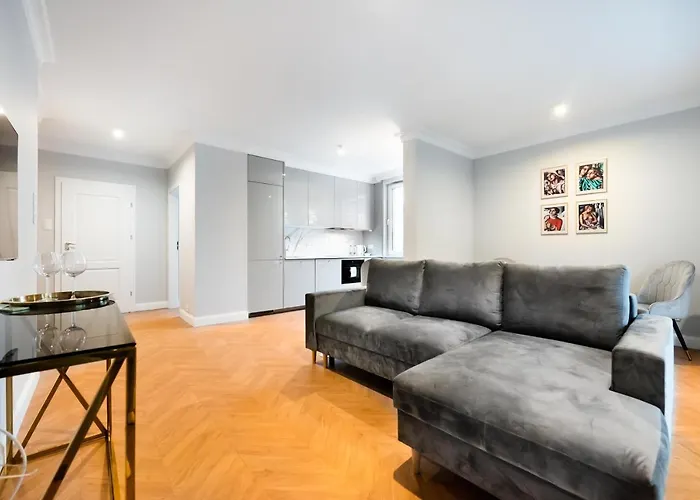 Stara Praga Superior By Bookinghost