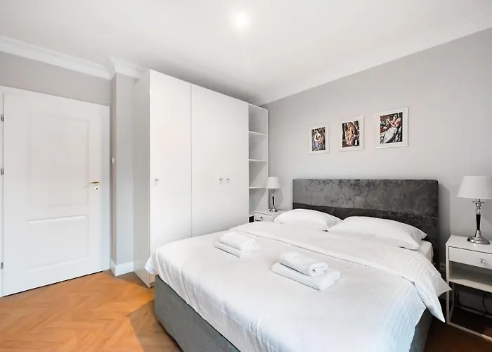 Stara Praga Superior By Bookinghost