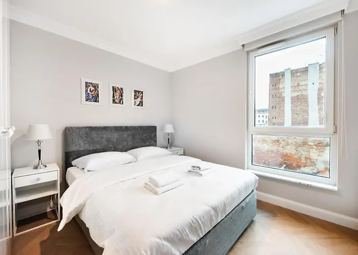 Stara Praga Superior By Bookinghost *