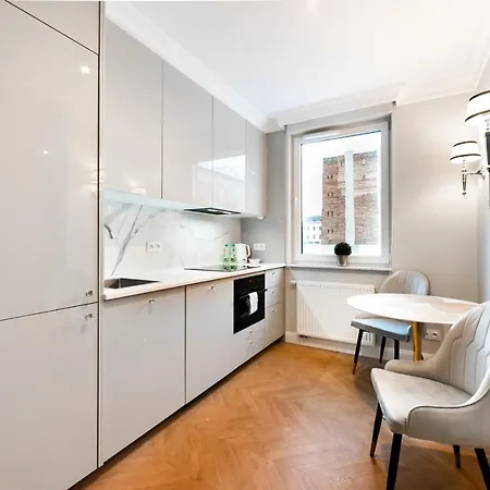 Stara Praga Superior By Bookinghost *