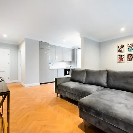 Stara Praga Superior By Bookinghost