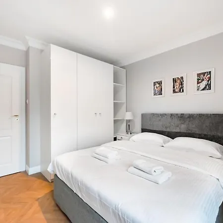 Stara Praga Superior By Bookinghost