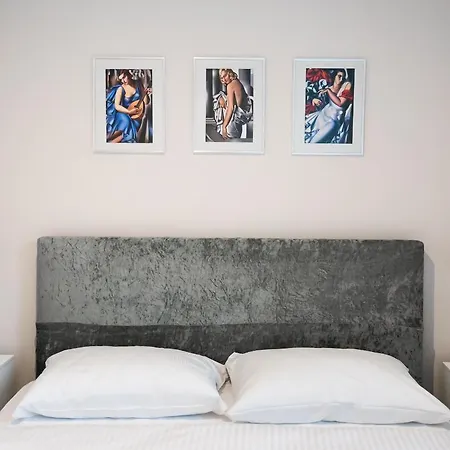 Stara Praga Superior By Bookinghost Varšava