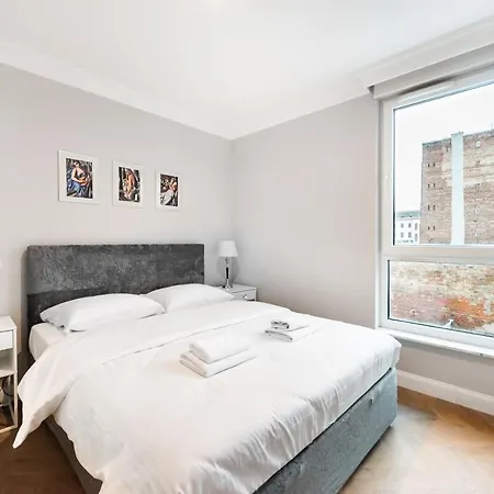 Stara Praga Superior By Bookinghost *